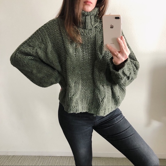 1 Left M* ⚡️ Turtleneck Cropped Sweater - Picture 4 of 6